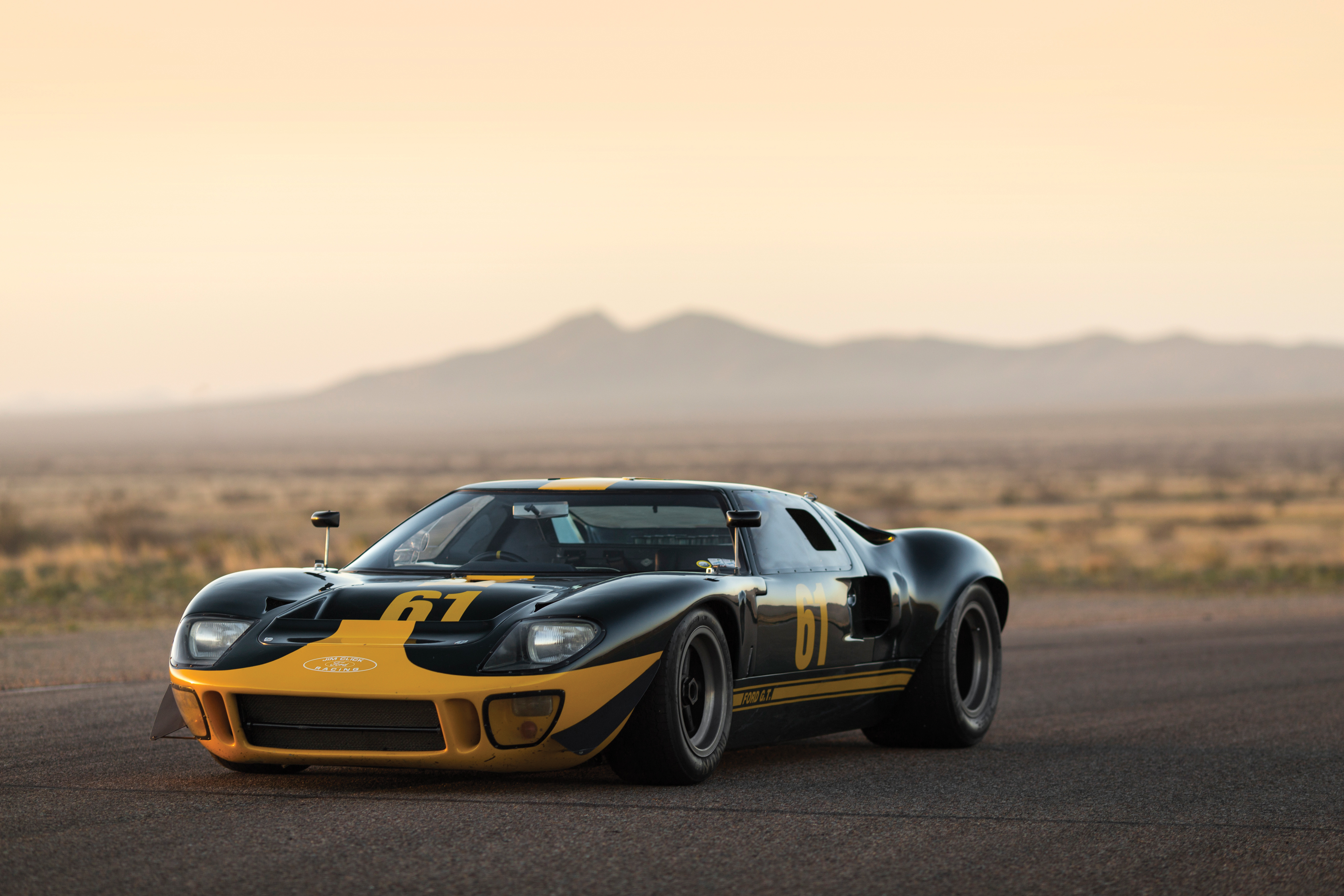 Gt4 gold. Форд gt40. Ford gt40 Shelby. Спорткар Ford gt40. Форд ЖТ 40.