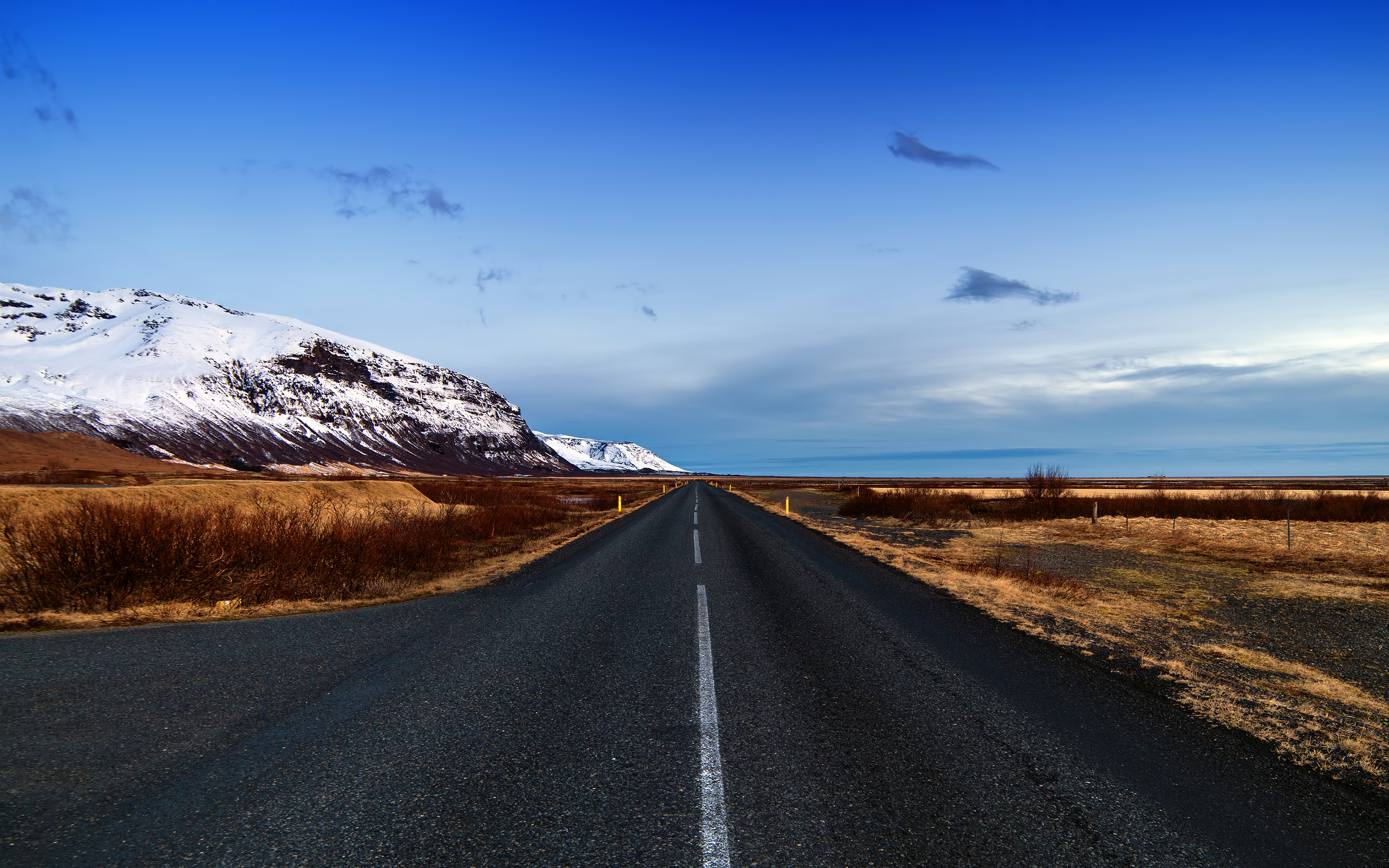4 роад. Дорога в гору. Пейзаж дорога. Пейзаж с дорогой. Исландия дорога.